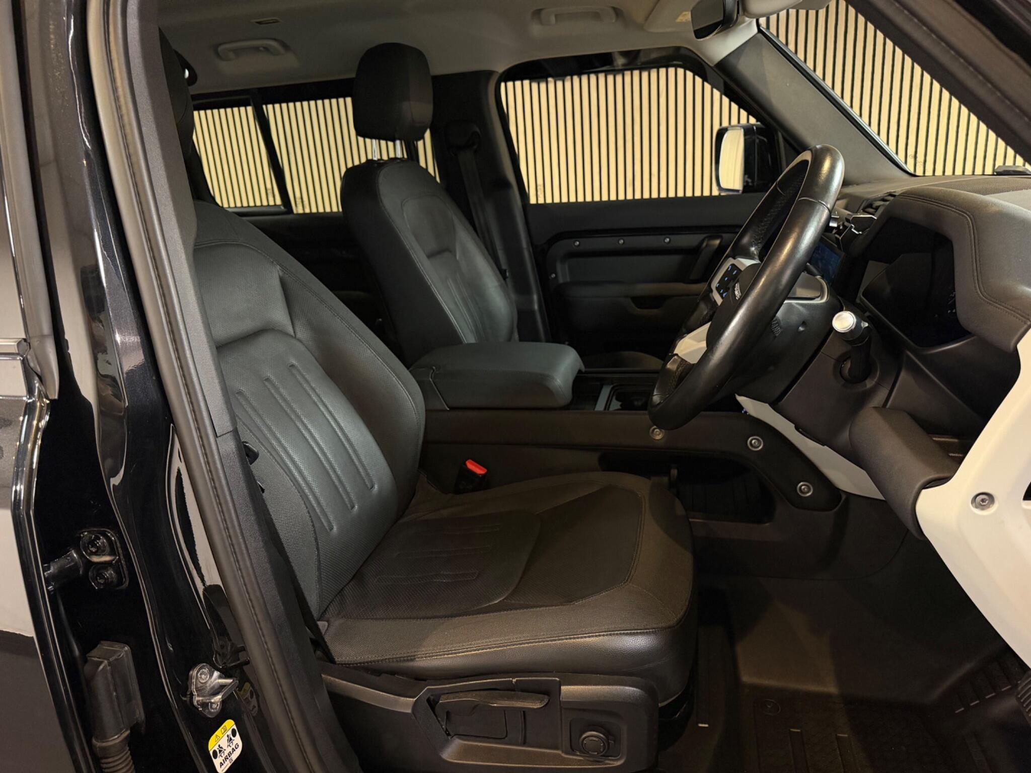 Land Rover Defender 110